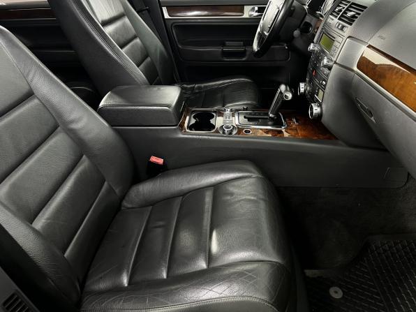 Volkswagen Touareg I Рестайлинг с пробегом 2010 года, цена 1 000 000 рублей, 319460 км, внедорожник, Автокод Объявления
