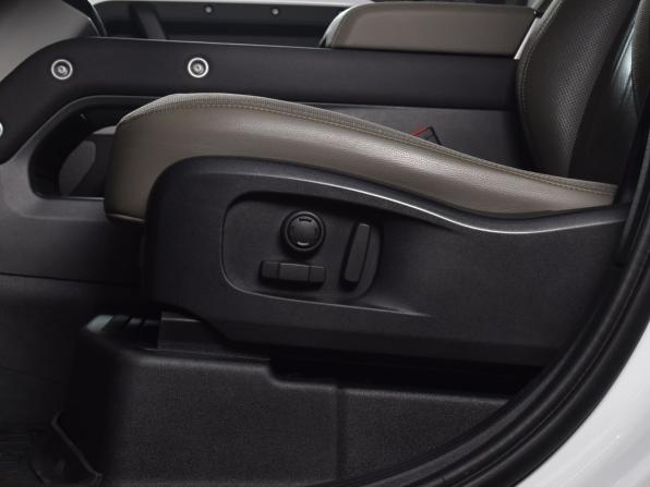 Land Rover Defender II с пробегом 2021 года, цена 4 999 995 рублей, 131041 км, внедорожник, Автокод Объявления