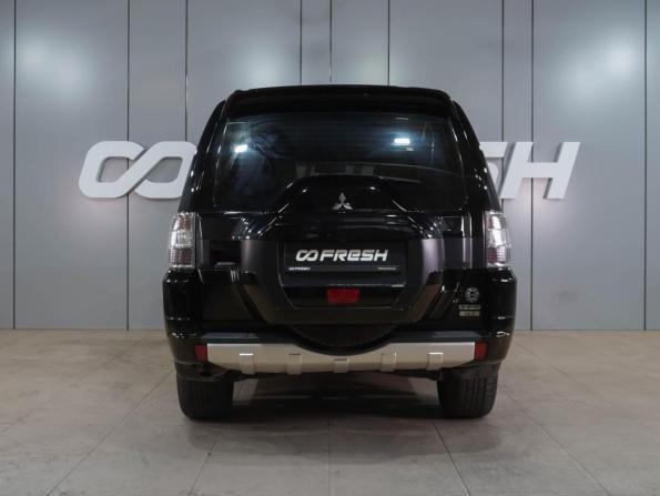 Mitsubishi Pajero IV Рестайлинг 2 с пробегом 2017 года, цена 3 099 000 рублей, 124135 км, внедорожник, Автокод Объявления