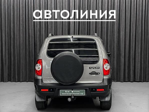 Chevrolet Niva I Рестайлинг с пробегом 2018 года, цена 835 000 рублей, 101211 км, внедорожник, Автокод Объявления