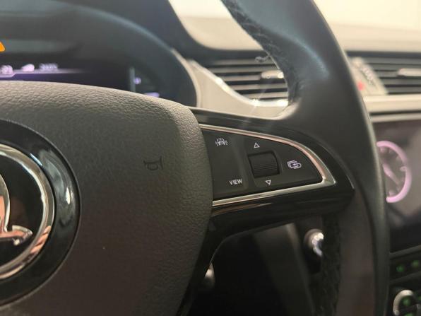 Skoda Octavia III (A7) Рестайлинг с пробегом 2019 года, цена 1 965 000 рублей, 181001 км, лифтбек, Автокод Объявления