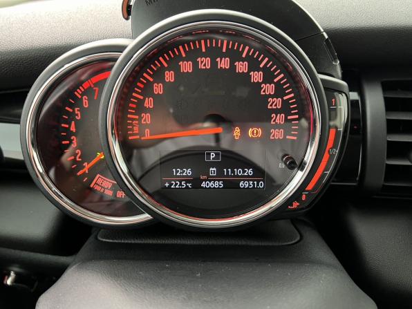 Mini Hatch III (F55/F56) Рестайлинг с пробегом 2018 года, цена 1 950 000 рублей, 40700 км, хэтчбек, Автокод Объявления