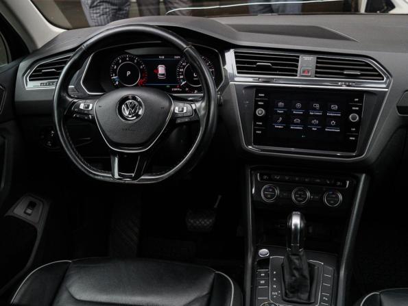 Volkswagen Tiguan II с пробегом 2018 года, цена 1 890 000 рублей, 210976 км, внедорожник, Автокод Объявления