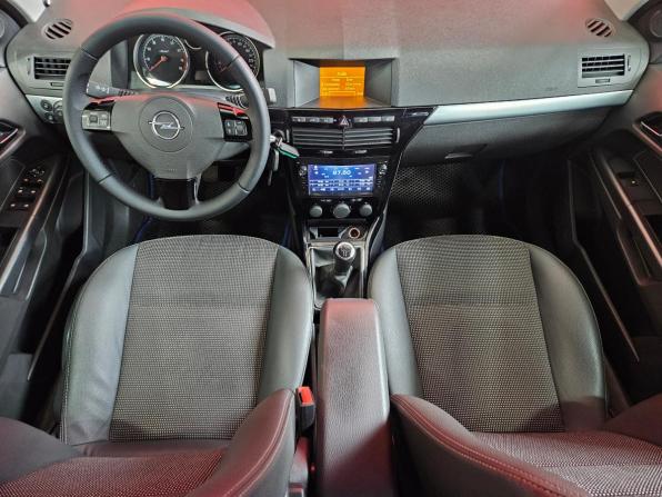 Opel Astra H Рестайлинг с пробегом 2012 года, цена 700 000 рублей, 96916 км, седан, Автокод Объявления