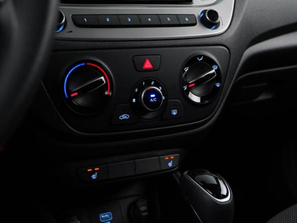 Hyundai Solaris II с пробегом 2019 года, цена 1 600 444 рубля, 17295 км, седан, Автокод Объявления