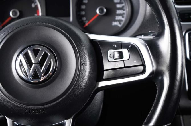 Volkswagen Polo V Рестайлинг с пробегом 2018 года, цена 1 359 000 рублей, 90226 км, седан, Автокод Объявления