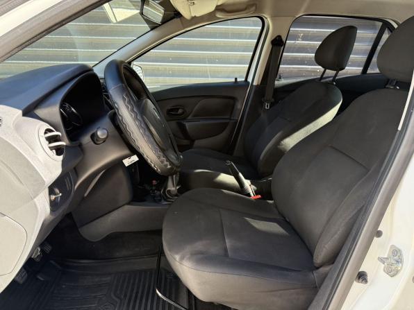 Renault Logan II с пробегом 2018 года, цена 350 000 рублей, 329873 км, седан, Автокод Объявления