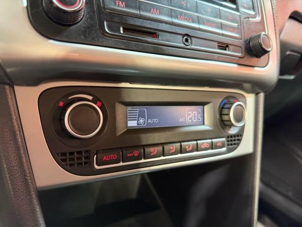 Volkswagen Polo V Рестайлинг с пробегом 2015 года, цена 959 000 рублей, 132440 км, седан, Автокод Объявления