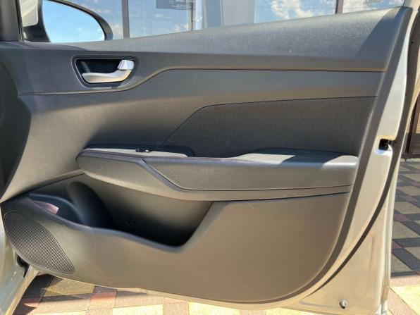Hyundai Solaris II с пробегом 2018 года, цена 1 420 000 рублей, 111946 км, седан, Автокод Объявления