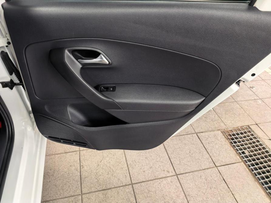 Volkswagen Polo V Рестайлинг Санкт-Петербург  - изображение 18