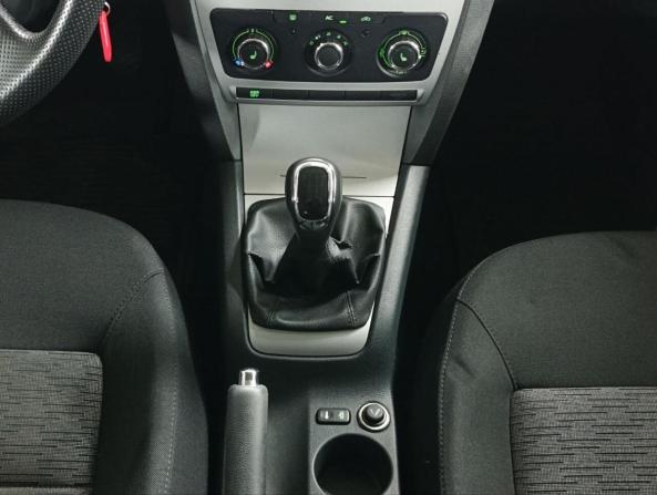 Skoda Octavia II (A5) Рестайлинг с пробегом 2012 года, цена 749 000 рублей, 230000 км, универсал, Автокод Объявления