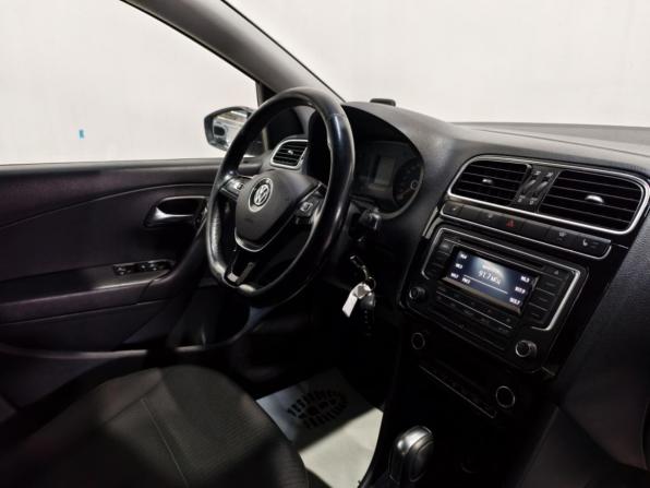 Volkswagen Polo V Рестайлинг с пробегом 2017 года, цена 1 016 900 рублей, 203949 км, седан, Автокод Объявления