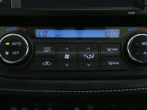 Toyota RAV4 IV (XA40) Рестайлинг с пробегом 2018 года, цена 2 252 000 рублей, 182000 км, внедорожник, Автокод Объявления