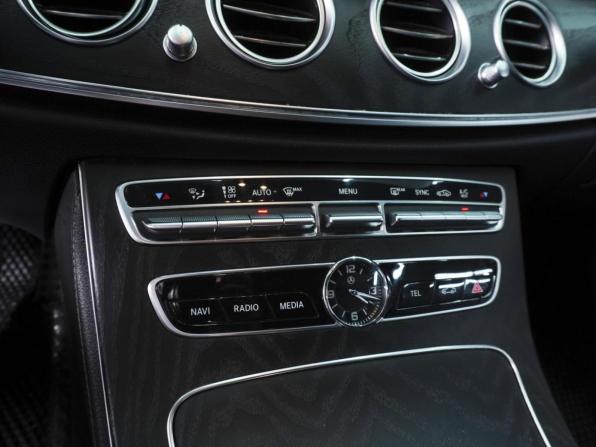 Mercedes-Benz E-Класс V (W213 S213 C238) с пробегом 2018 года, цена 3 390 000 рублей, 136570 км, седан, Автокод Объявления