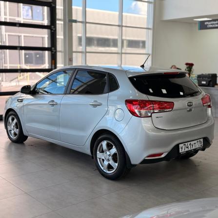 Kia Rio III Рестайлинг с пробегом 2015 года, цена 794 000 рублей, 137637 км, хэтчбек, Автокод Объявления