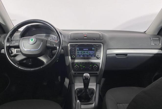 Skoda Octavia II (A5) Рестайлинг с пробегом 2012 года, цена 895 000 рублей, 176630 км, лифтбек, Автокод Объявления