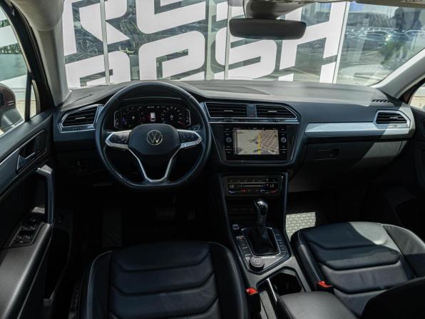 Volkswagen Tiguan II Рестайлинг с пробегом 2021 года, цена 3 140 000 рублей, 53626 км, внедорожник, Автокод Объявления