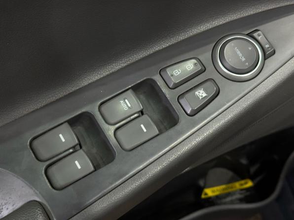 Hyundai Sonata VI (YF) с пробегом 2013 года, цена 930 000 рублей, 217000 км, седан, Автокод Объявления