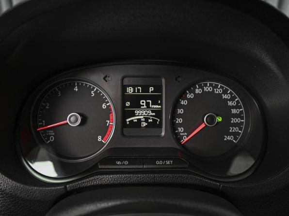 Volkswagen Polo V Рестайлинг с пробегом 2017 года, цена 1 348 000 рублей, 99909 км, седан, Автокод Объявления