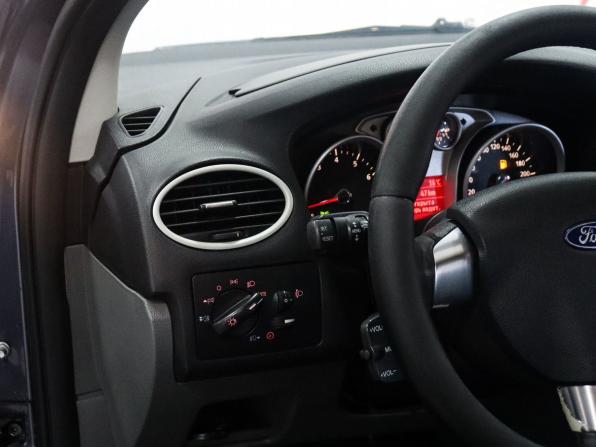Ford Focus II Рестайлинг с пробегом 2010 года, цена 599 000 рублей, 296000 км, седан, Автокод Объявления