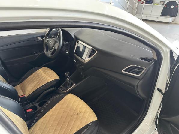 Hyundai Solaris II с пробегом 2018 года, цена 990 000 рублей, 134000 км, седан, Автокод Объявления
