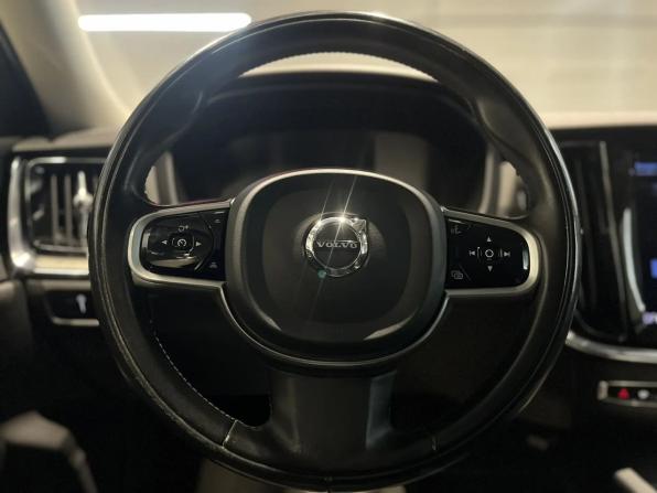 Volvo V60 Cross Country II с пробегом 2020 года, цена 3 300 000 рублей, 101000 км, универсал, Автокод Объявления