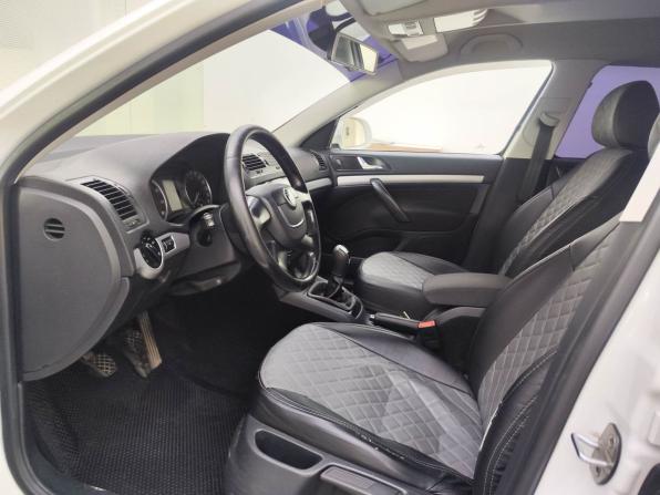 Skoda Octavia II (A5) Рестайлинг с пробегом 2012 года, цена 870 000 рублей, 180000 км, лифтбек, Автокод Объявления