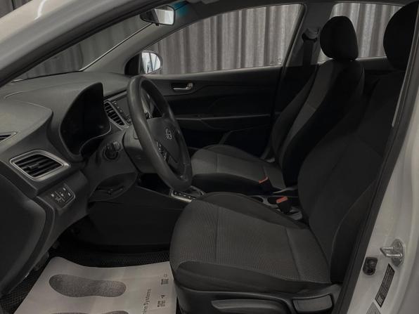 Hyundai Solaris II с пробегом 2019 года, цена 988 000 рублей, 97000 км, седан, Автокод Объявления