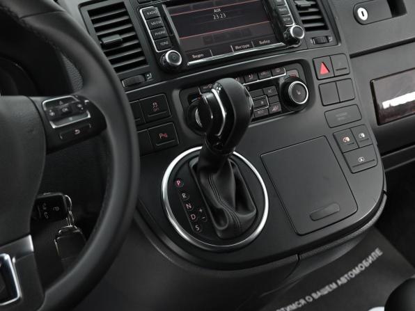 Volkswagen Multivan T5 Рестайлинг с пробегом 2011 года, цена 1 599 000 рублей, 155000 км, минивэн, Автокод Объявления