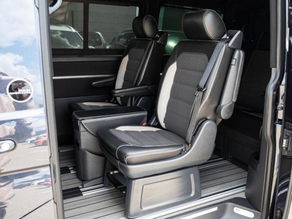 Volkswagen Multivan T6 с пробегом 2018 года, цена 5 730 000 рублей, 151031 км, минивэн, Автокод Объявления
