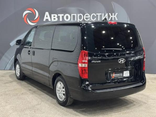 Hyundai H-1 II Рестайлинг 2 с пробегом 2019 года, цена 2 620 000 рублей, 223000 км, минивэн, Автокод Объявления
