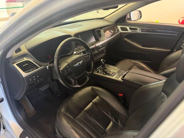 Hyundai Genesis II с пробегом 2015 года, цена 1 950 000 рублей, 218344 км, седан, Автокод Объявления