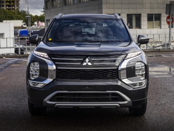 Mitsubishi Outlander IV Рестайлинг с пробегом 2025 года, цена 6 810 000 рублей, 15 км, внедорожник, Автокод Объявления
