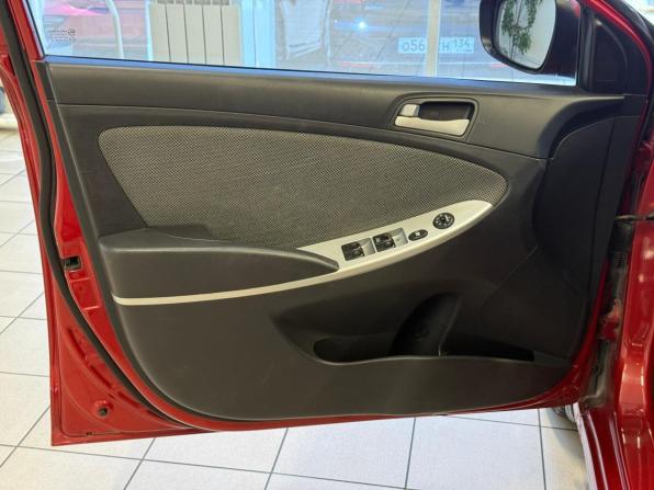 Hyundai Solaris I с пробегом 2012 года, цена 830 000 рублей, 156402 км, седан, Автокод Объявления