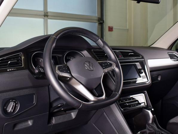 Volkswagen Tiguan II Рестайлинг с пробегом 2022 года, цена 2 675 995 рублей, 23258 км, внедорожник, Автокод Объявления