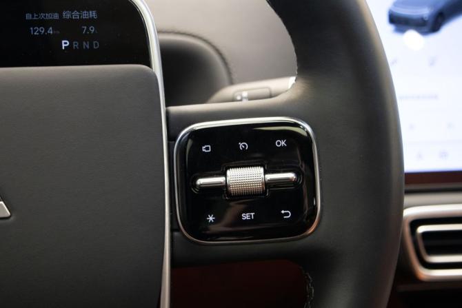 Li Auto (Lixiang) L7 I Рестайлинг с пробегом 2025 года, цена 7 850 000 рублей, 14918 км, внедорожник, Автокод Объявления