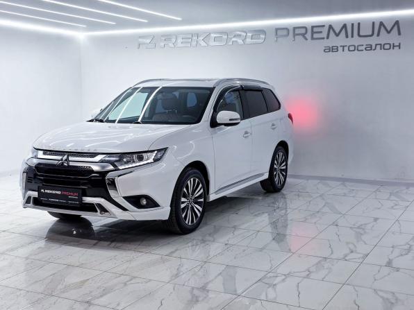 Mitsubishi Outlander III Рестайлинг 3 с пробегом 2022 года, цена 2 439 000 рублей, 63267 км, внедорожник, Автокод Объявления