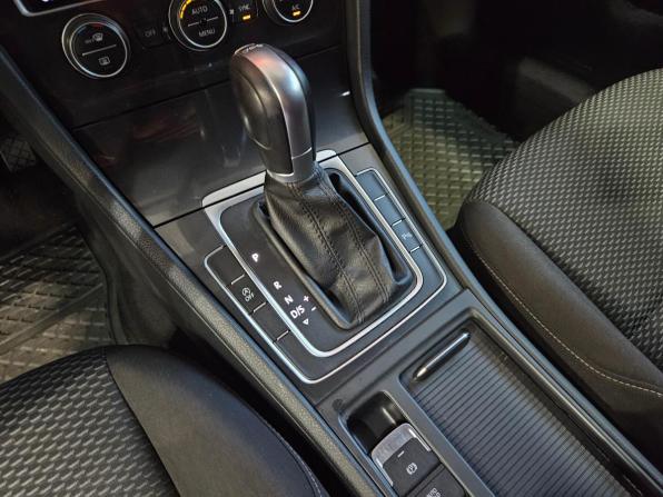 Volkswagen Golf VII Рестайлинг с пробегом 2018 года, цена 1 749 000 рублей, 122131 км, хэтчбек, Автокод Объявления