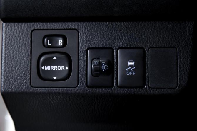 Toyota RAV4 IV (XA40) Рестайлинг с пробегом 2015 года, цена 2 250 000 рублей, 183860 км, внедорожник, Автокод Объявления