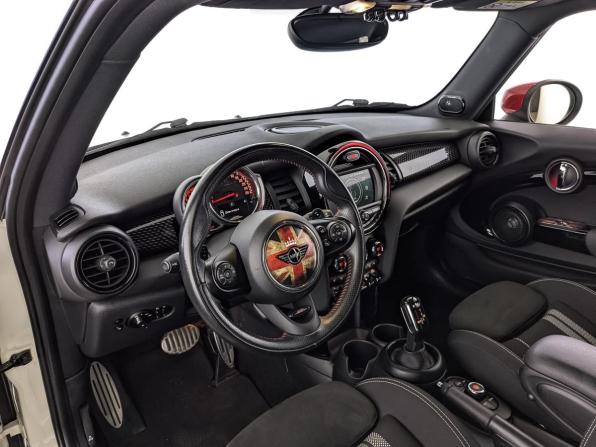 Mini Hatch III (F55/F56) Рестайлинг с пробегом 2020 года, цена 3 300 000 рублей, 84934 км, хэтчбек, Автокод Объявления