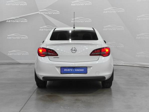 Opel Astra J Рестайлинг с пробегом 2014 года, цена 1 100 000 рублей, 198000 км, седан, Автокод Объявления