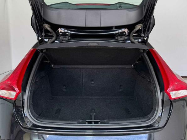 Volvo V40 II с пробегом 2016 года, цена 1 370 000 рублей, 218673 км, хэтчбек, Автокод Объявления