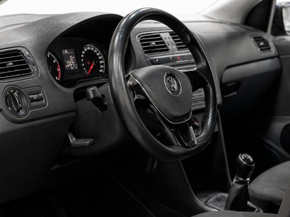Volkswagen Polo V Рестайлинг с пробегом 2016 года, цена 850 000 рублей, 152000 км, седан, Автокод Объявления