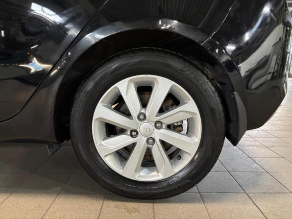 Kia Rio III Рестайлинг с пробегом 2015 года, цена 1 099 000 рублей, 99000 км, хэтчбек, Автокод Объявления