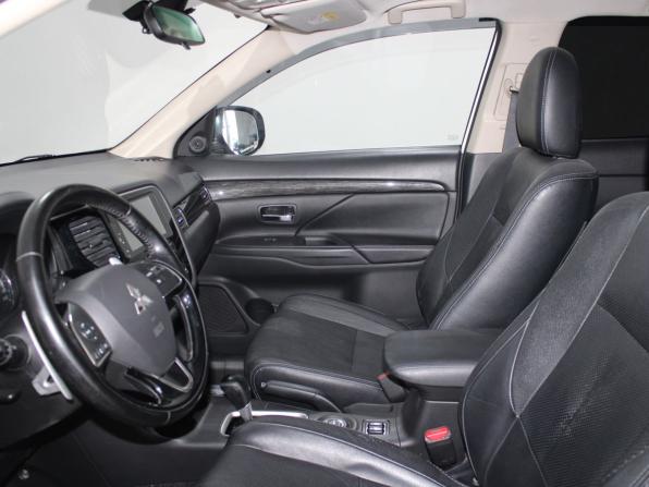 Mitsubishi Outlander III Рестайлинг 2 с пробегом 2015 года, цена 1 559 900 рублей, 223398 км, внедорожник, Автокод Объявления