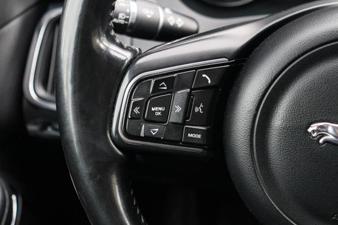 Jaguar E-Pace I с пробегом 2018 года, цена 2 295 000 рублей, 137325 км, внедорожник, Автокод Объявления