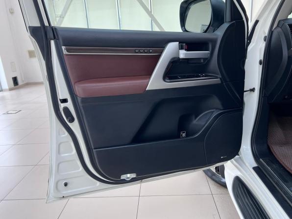 Toyota Land Cruiser 200 Series Рестайлинг 2 с пробегом 2017 года, цена 6 300 000 рублей, 196700 км, внедорожник, Автокод Объявления