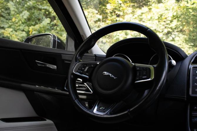 Jaguar XE I с пробегом 2015 года, цена 1 869 000 рублей, 160503 км, седан, Автокод Объявления