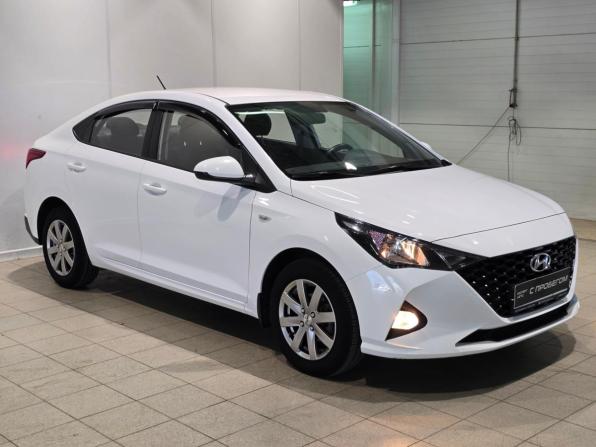 Hyundai Solaris II Рестайлинг с пробегом 2021 года, цена 1 820 000 рублей, 32330 км, седан, Автокод Объявления
