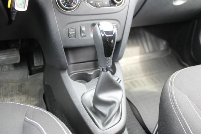 Renault Sandero II с пробегом 2016 года, цена 900 000 рублей, 104000 км, хэтчбек, Автокод Объявления